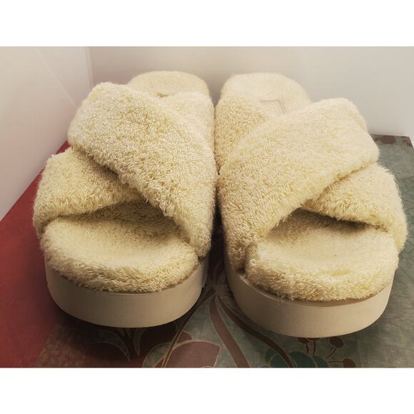 UGG Fuzz Sugar Terry Cross Slide Slipper Womens Platform Shoes Banana Pudding 9 - Picture 2 of 12